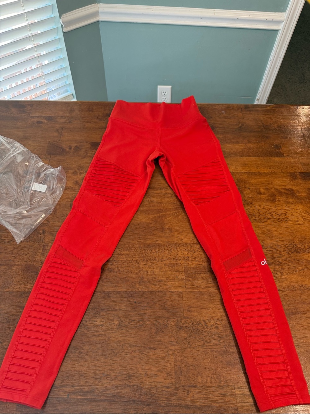 Alo Yoga High-Waist Moto Leggings Red Cherry size small